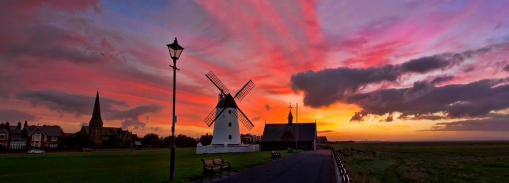 Esjays At Knowles House Bed & Breakfast Lytham St Annes Bagian luar foto