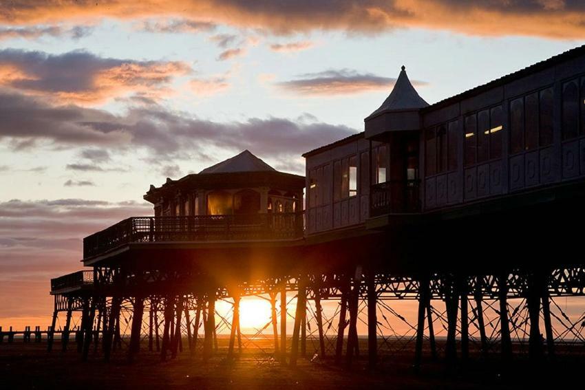 Esjays At Knowles House Bed & Breakfast Lytham St Annes Bagian luar foto