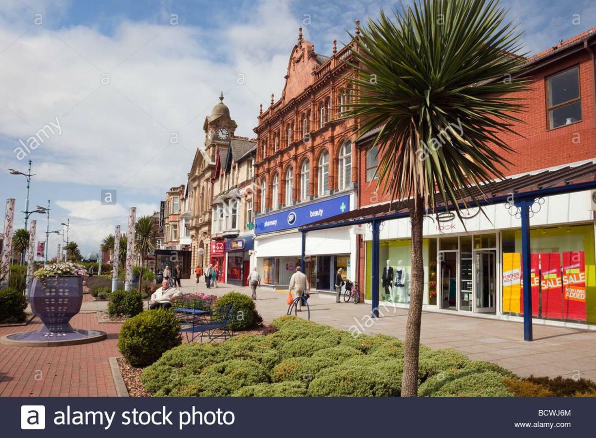 Esjays At Knowles House Bed & Breakfast Lytham St Annes Bagian luar foto